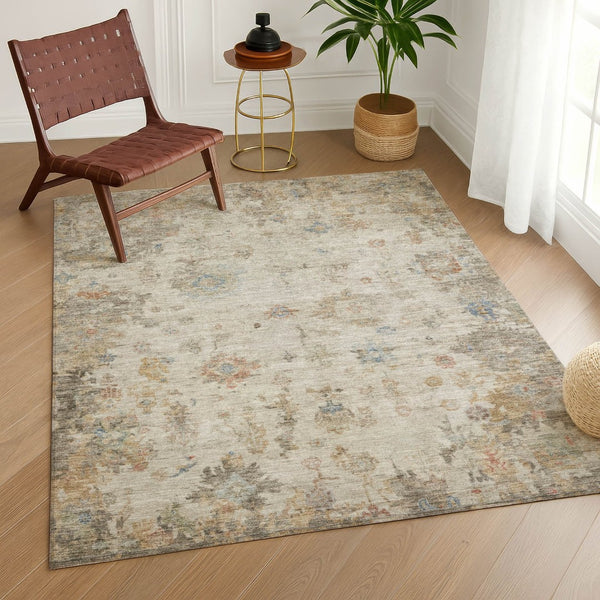 HomeRoots 5' Elegant Ivory Beige & Blue Floral Washable Area Rug - Indoor/Outdoor, Durable & Stylish Design 658364