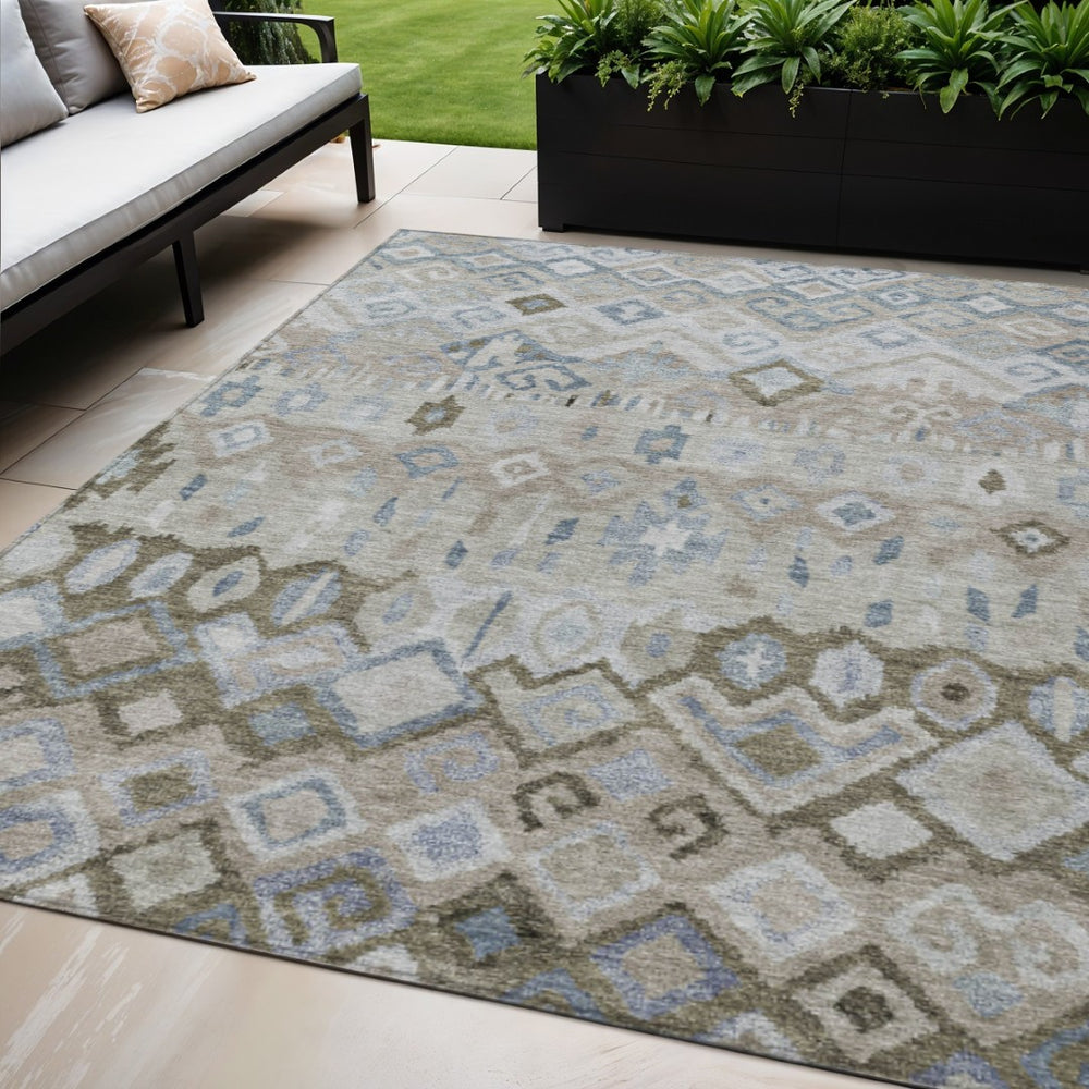 HomeRoots 5' Stylish Beige Taupe & Blue Geometric Indoor/Outdoor Area Rug - Washable, Durable & Versatile! 658436