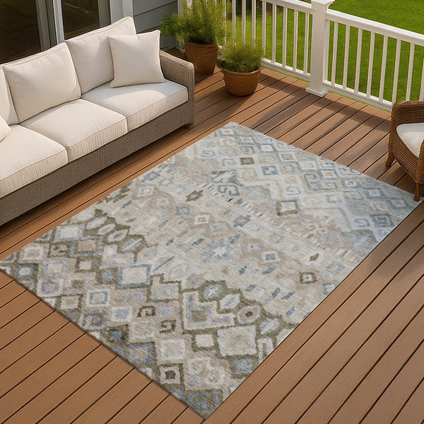 HomeRoots 5' Stylish Beige Taupe & Blue Geometric Indoor/Outdoor Area Rug - Washable, Durable & Versatile! 658436