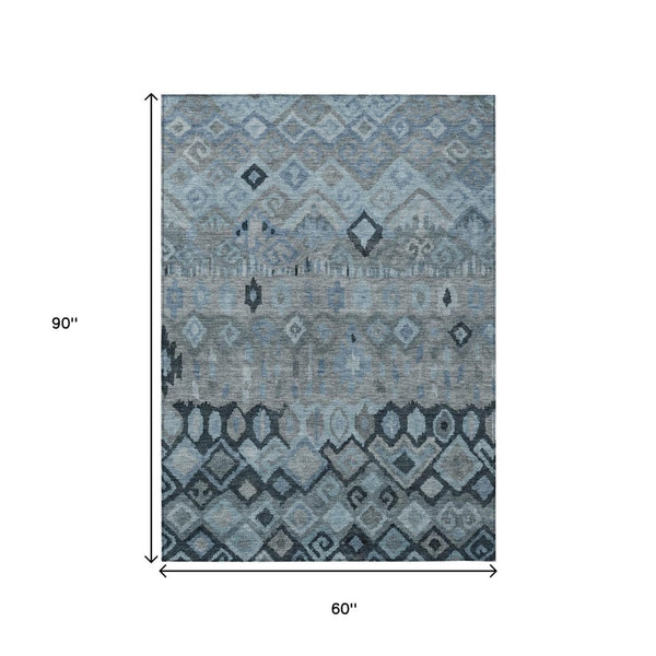 HomeRoots 5' Geometric Washable Area Rug in Gray & Charcoal - Indoor/Outdoor Durability for Modern Spaces 658454