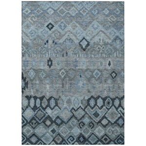 HomeRoots 5' Geometric Washable Area Rug in Gray & Charcoal - Indoor/Outdoor Durability for Modern Spaces 658454