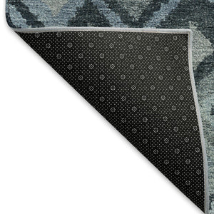 HomeRoots 5' Geometric Washable Area Rug in Gray & Charcoal - Indoor/Outdoor Durability for Modern Spaces 658454