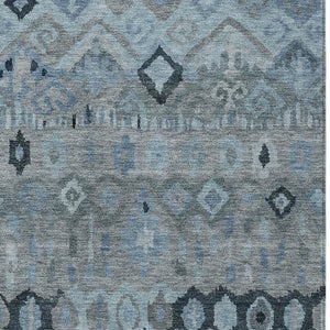 HomeRoots 5' Geometric Washable Area Rug in Gray & Charcoal - Indoor/Outdoor Durability for Modern Spaces 658454