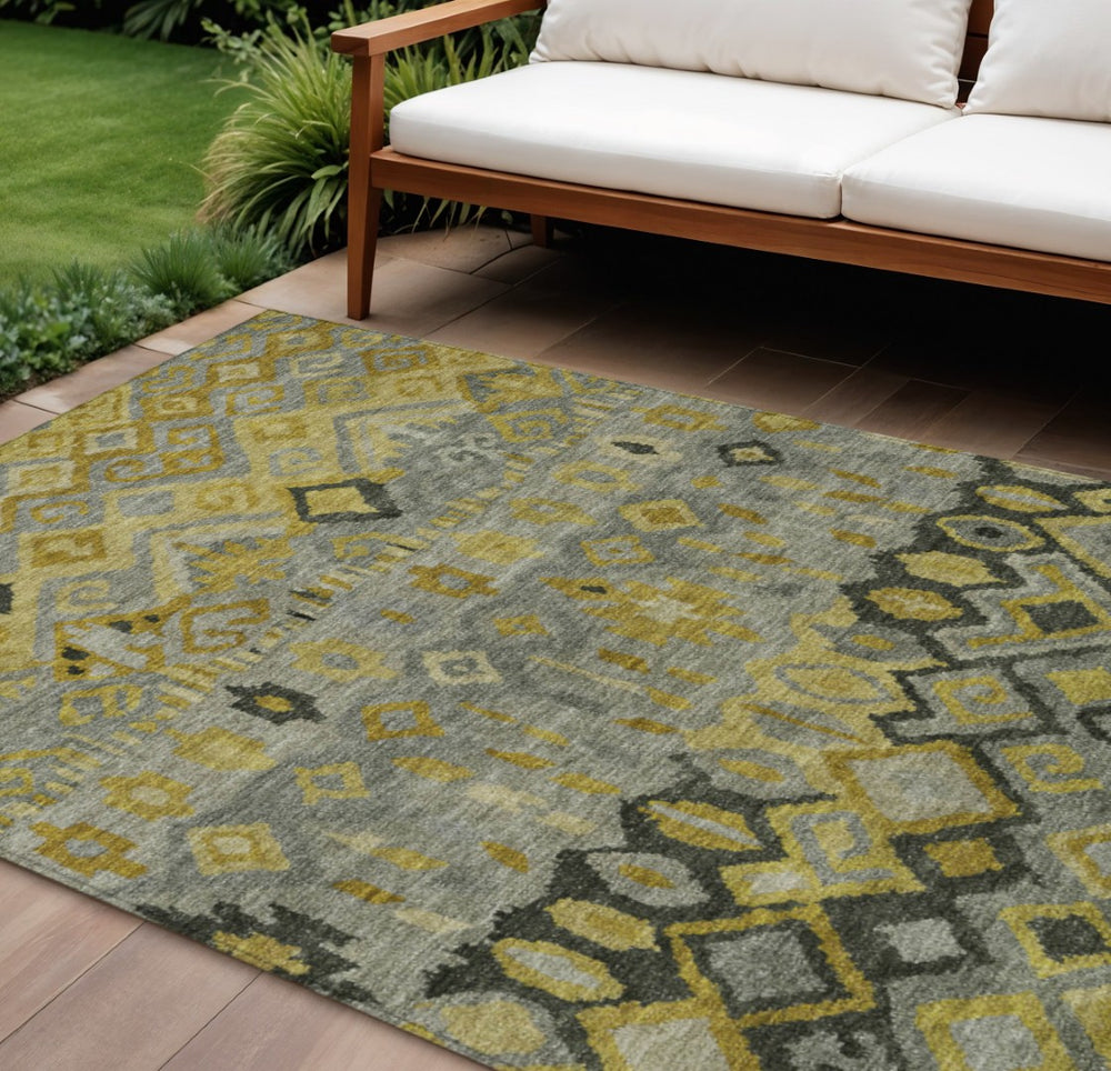 HomeRoots 9' Washable Geometric Area Rug in Pewter Gold & Charcoal – Indoor/Outdoor Durable Design for Any Space 658469