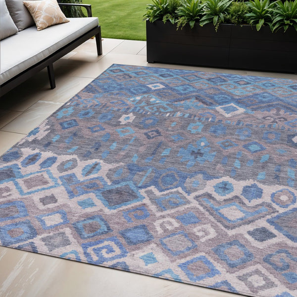 HomeRoots 5' Geometric Blue Gray Ivory Washable Area Rug - Durable, Stylish, Perfect for Indoor & Outdoor Use! 658478