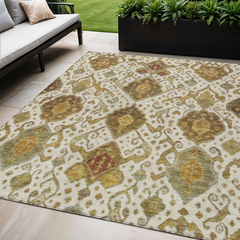 HomeRoots 5' Ikat Area Rug in Ivory, Brown & Gold – Washable, Durable, Perfect for Indoor & Outdoor Spaces! 658580