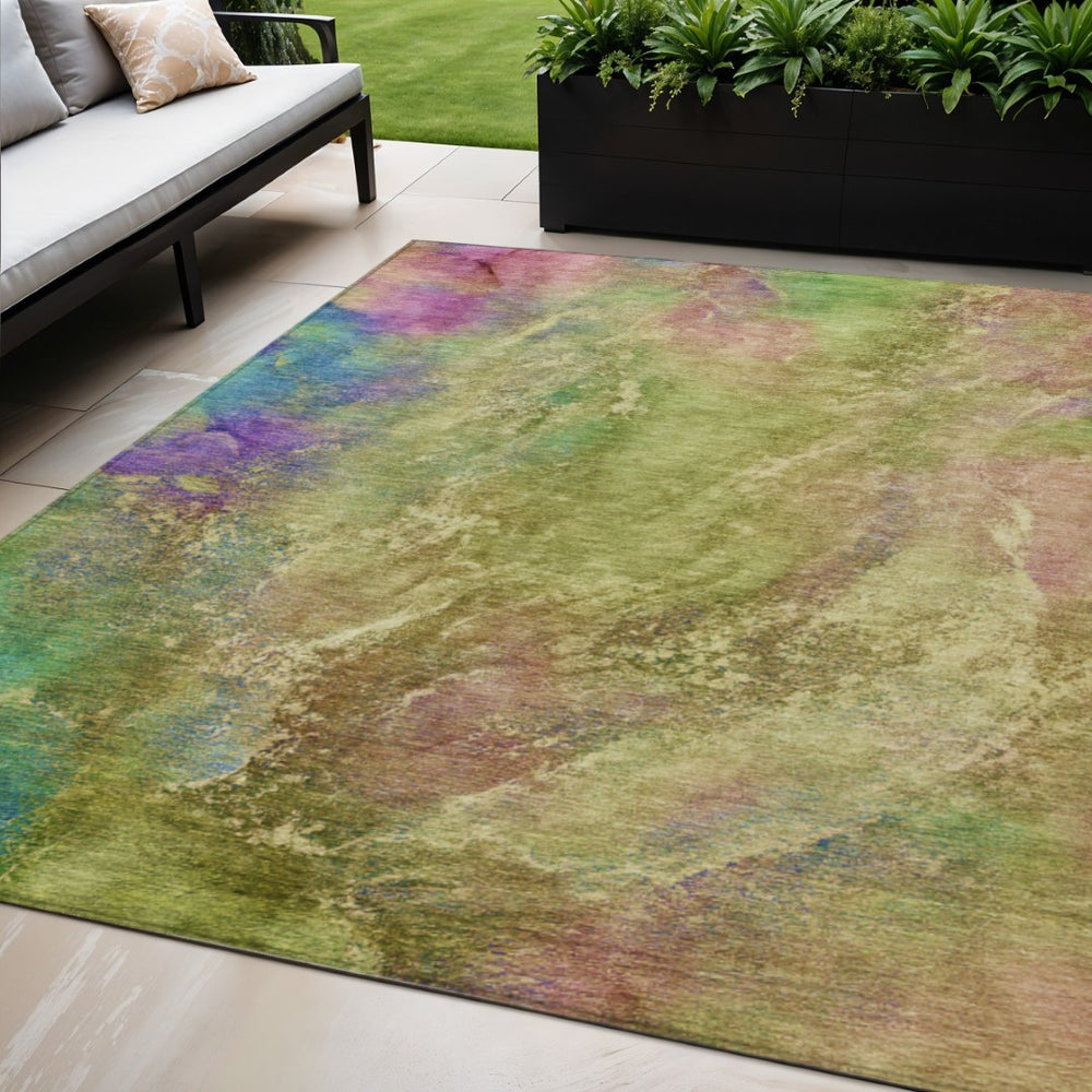 HomeRoots 5' Washable Abstract Area Rug in Green, Pink & Blue – Modern Indoor & Outdoor Design for Any Space 658640