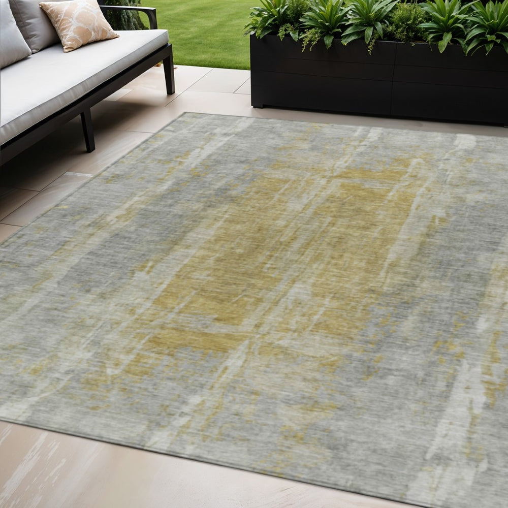 HomeRoots 5' Stylish Pewter and Gold Abstract Area Rug - Washable, Indoor/Outdoor, Stain-Resistant, Durable Design 658670