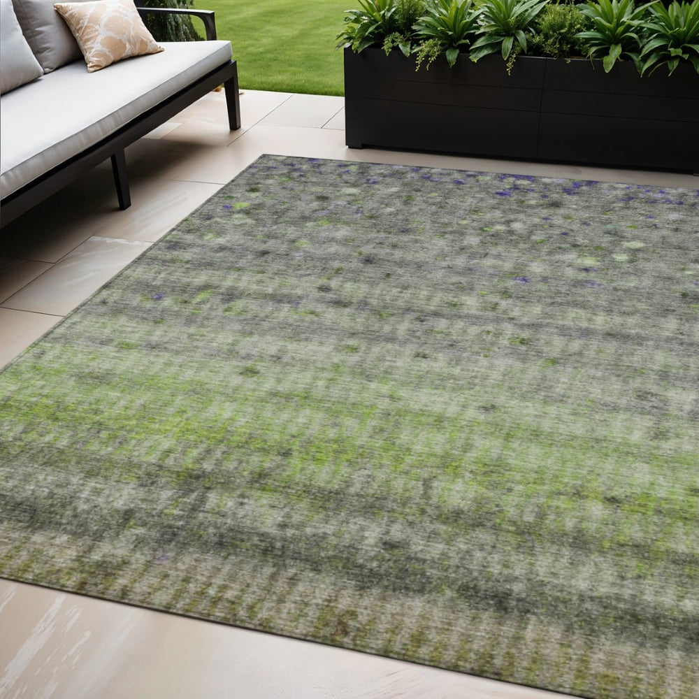 HomeRoots 5' Green and Gray Striped Washable Area Rug - Durable Indoor/Outdoor Design for High-Traffic Spaces 658970