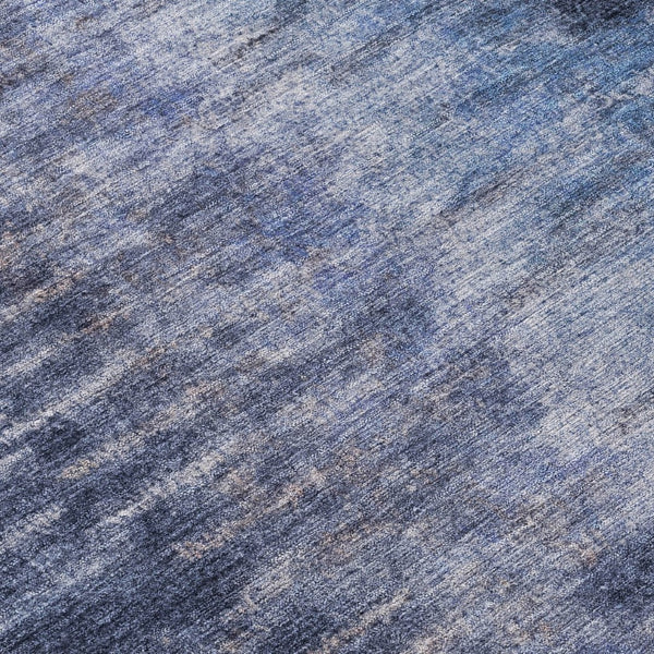 HomeRoots 8' Navy Blue & Ivory Round Abstract Rug - Washable, Durable Design for Indoor & Outdoor Spaces 659110