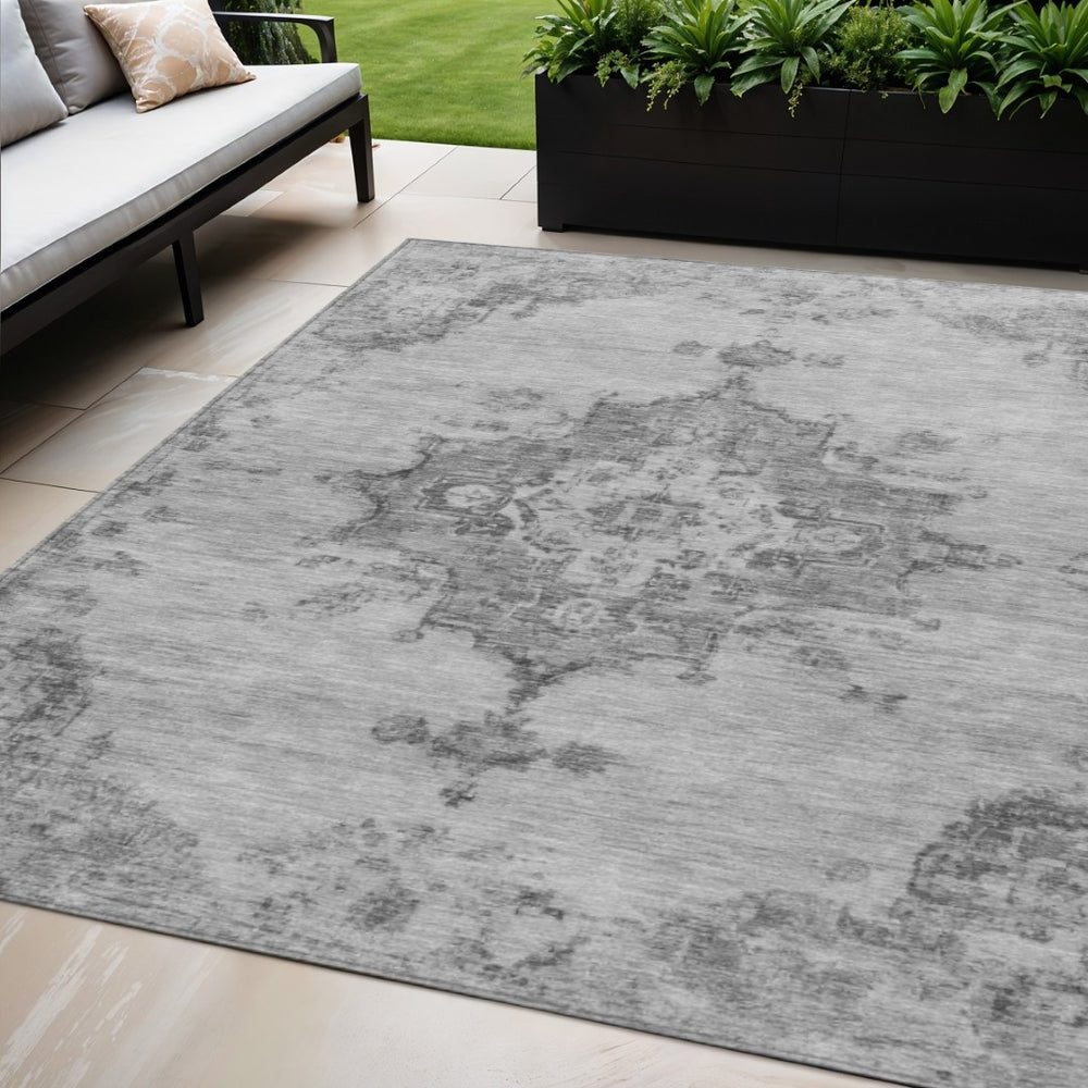 HomeRoots 5' Gray and Silver Medallion Area Rug – Elegant, Washable, Durable for Indoor & Outdoor Spaces 659211