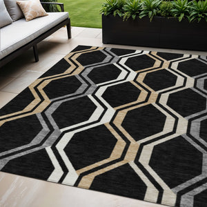 HomeRoots 5' Modern Geometric Washable Area Rug in Black, Beige & Gray - Indoor/Outdoor Durability & Style 659433