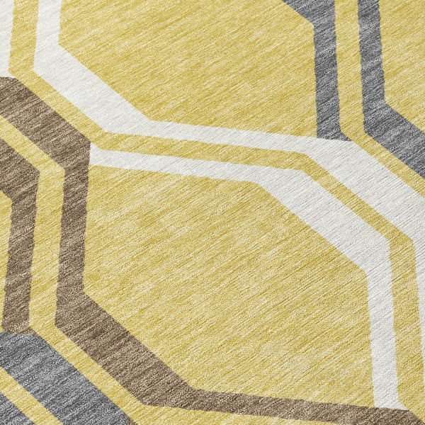 HomeRoots 8' Gold Gray Ivory Round Geometric Rug - Washable, Modern Design for Indoor & Outdoor Spaces 659446