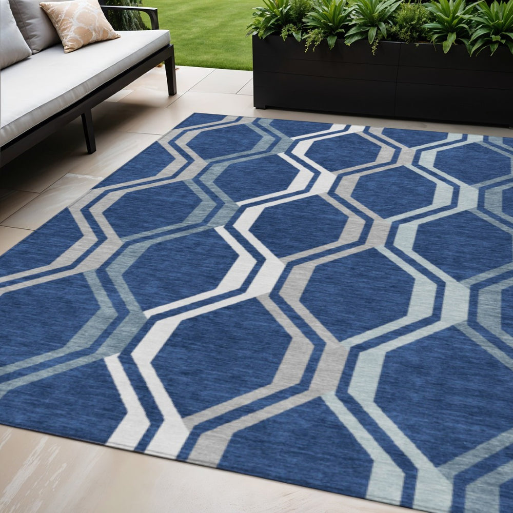 HomeRoots 5' Navy Blue & Ivory Geometric Area Rug – Washable, Durable Indoor/Outdoor Design for High-Traffic Spaces 659469