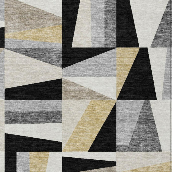 HomeRoots 5' Stylish Black Wheat Ivory Geometric Washable Area Rug for Indoor & Outdoor High-Traffic Spaces 659515