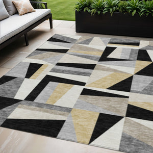 HomeRoots 5' Stylish Black Wheat Ivory Geometric Washable Area Rug for Indoor & Outdoor High-Traffic Spaces 659515