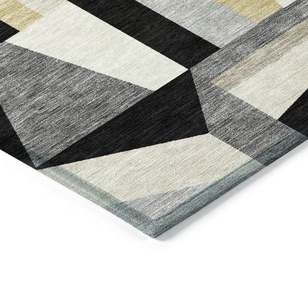 HomeRoots 8' Round Geometric Washable Area Rug in Black, Wheat, and Ivory - Durable Indoor/Outdoor Style! 659516