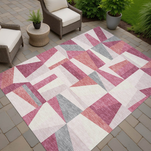 HomeRoots 5' X 8' Blush Pewter Ivory Geometric Rug - Washable, Durable, Ideal for Indoor & Outdoor Spaces 659527