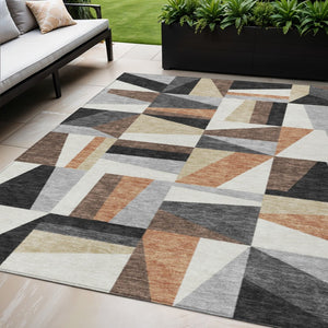 HomeRoots 5' Geometric Washable Area Rug in Gray, Brown & White | Versatile Indoor-Outdoor Decor Piece 659533