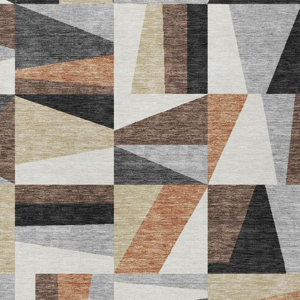 HomeRoots 5' Geometric Washable Area Rug in Gray, Brown & White | Versatile Indoor-Outdoor Decor Piece 659533