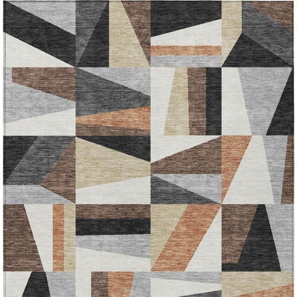 HomeRoots 5' Geometric Washable Area Rug in Gray, Brown & White | Versatile Indoor-Outdoor Decor Piece 659533