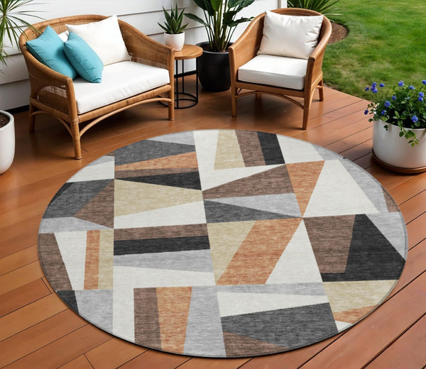 HomeRoots 8' Round Geometric Washable Area Rug in Gray, Brown & White - Stylish, Durable for Indoor/Outdoor Use 659534