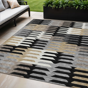 HomeRoots 5' Modern Geometric Washable Area Rug in Black, White & Wheat - Indoor/Outdoor Durability & Style 659551