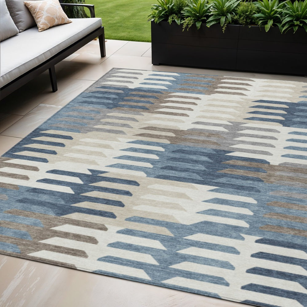 HomeRoots 5' Geometric Denim Blue, Beige & Ivory Area Rug – Washable, Durable for Indoor & Outdoor Use! 659563
