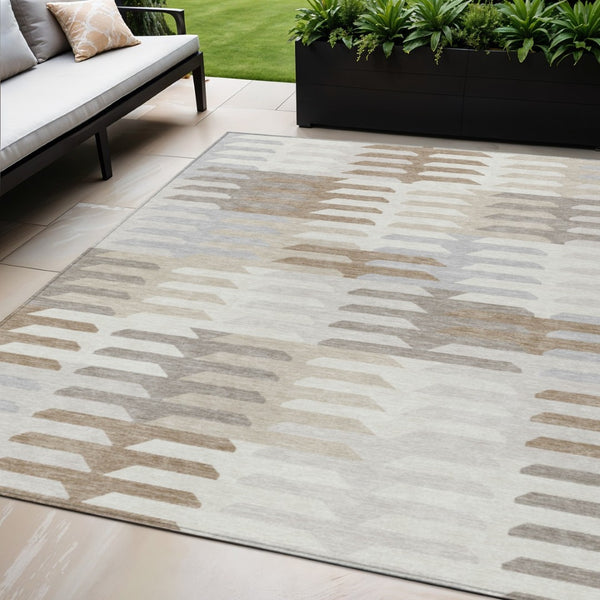 HomeRoots 5' Geometric Ivory, Gray, and Brown Washable Area Rug for Indoor & Outdoor Use, Stain-Resistant Design 659575