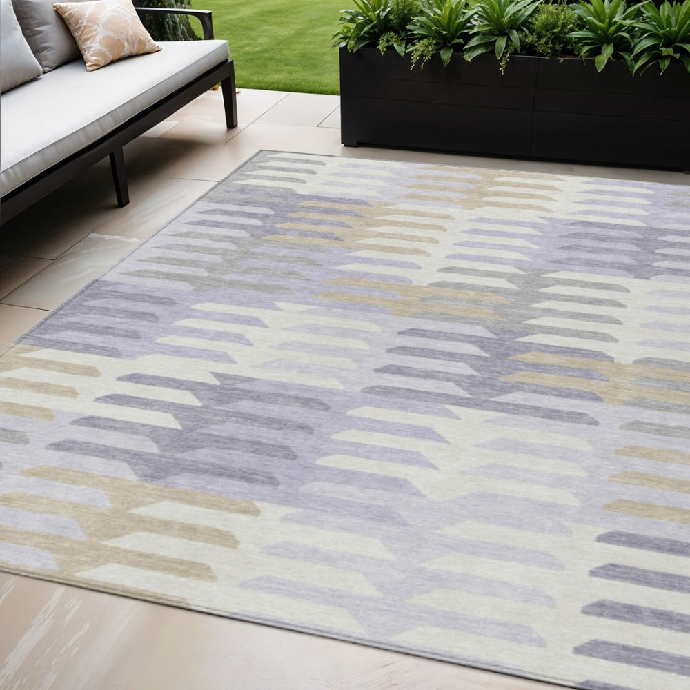 HomeRoots 5' Stylish Lavender Silver & Gray Geometric Area Rug – Washable Indoor/Outdoor Design for Any Space 659581