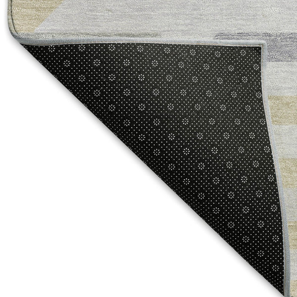 HomeRoots 5' Stylish Lavender Silver & Gray Geometric Area Rug – Washable Indoor/Outdoor Design for Any Space 659581