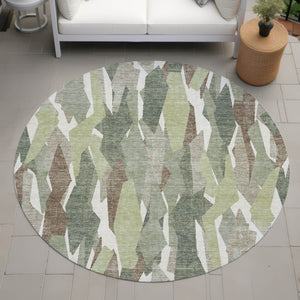 HomeRoots 8' Fern Green Round Striped Rug - Durable, Machine-Washable Indoor/Outdoor Area Rug for Modern Spaces 659612