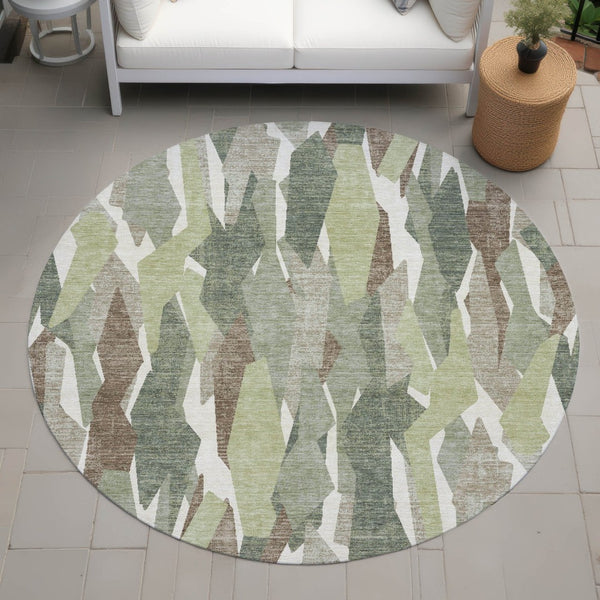 HomeRoots 8' Fern Green Round Striped Rug - Durable, Machine-Washable Indoor/Outdoor Area Rug for Modern Spaces 659612