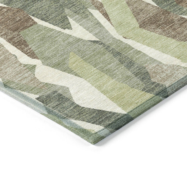 HomeRoots 8' Fern Green Round Striped Rug - Durable, Machine-Washable Indoor/Outdoor Area Rug for Modern Spaces 659612