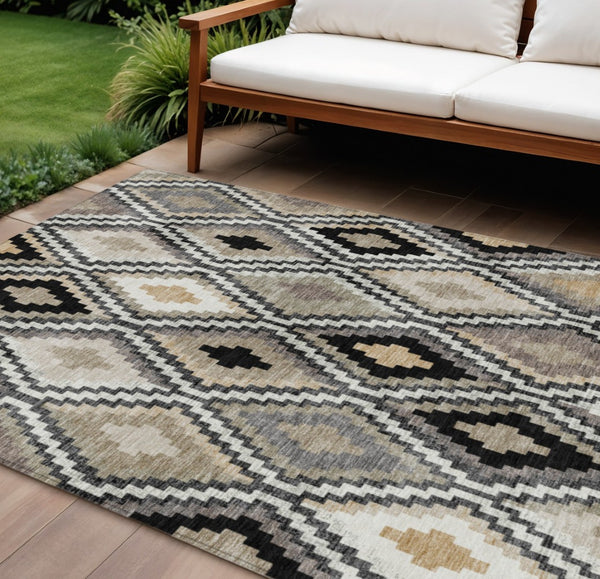 HomeRoots 8' X 10' Stylish Black Ivory Beige Geometric Washable Area Rug for Indoor & Outdoor Use 659709