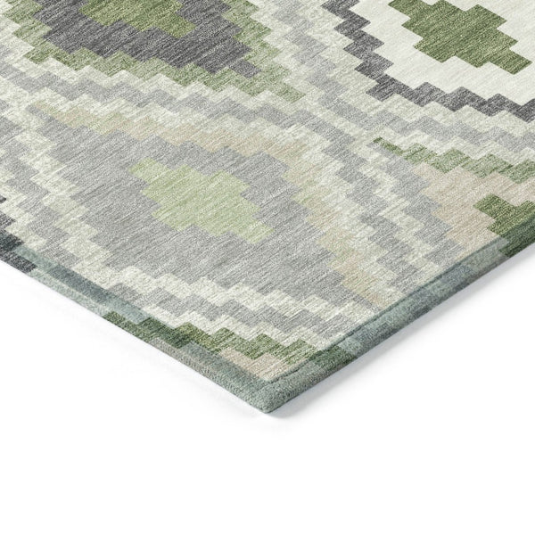 HomeRoots 8' Stylish Fern Green Gray Ivory Round Geometric Rug – Washable, Durable for Indoor & Outdoor Use! 659726