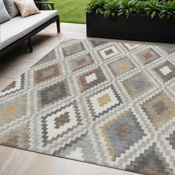 HomeRoots 5' Taupe Gold and Ivory Geometric Washable Area Rug - Stylish, Durable Indoor/Outdoor Essential! 659731