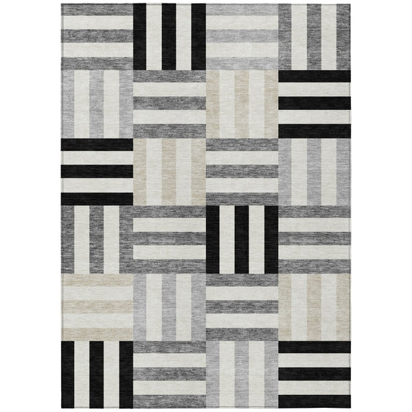 HomeRoots 5' Geometric Washable Area Rug in Black, Beige & Ivory - Durable Indoor/Outdoor Design for Modern Spaces 659743