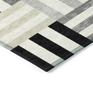 HomeRoots 5' Geometric Washable Area Rug in Black, Beige & Ivory - Durable Indoor/Outdoor Design for Modern Spaces 659743