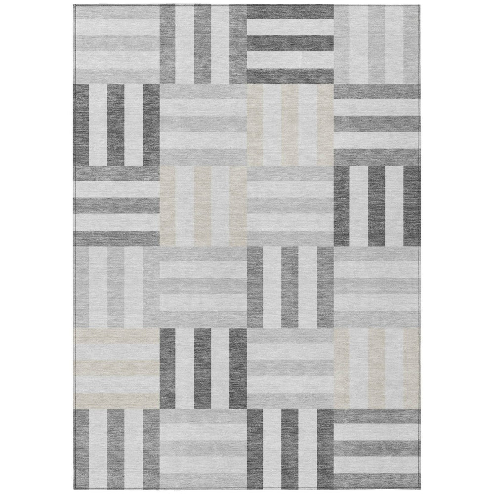 HomeRoots 5' Gray and Ivory Geometric Area Rug – Stylish, Washable, Durable Indoor/Outdoor Design for Any Space 659761