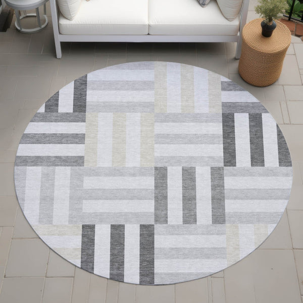 HomeRoots 8' Stylish Gray and Ivory Round Geometric Rug - Washable, Durable, Indoor/Outdoor for Modern Spaces 659762