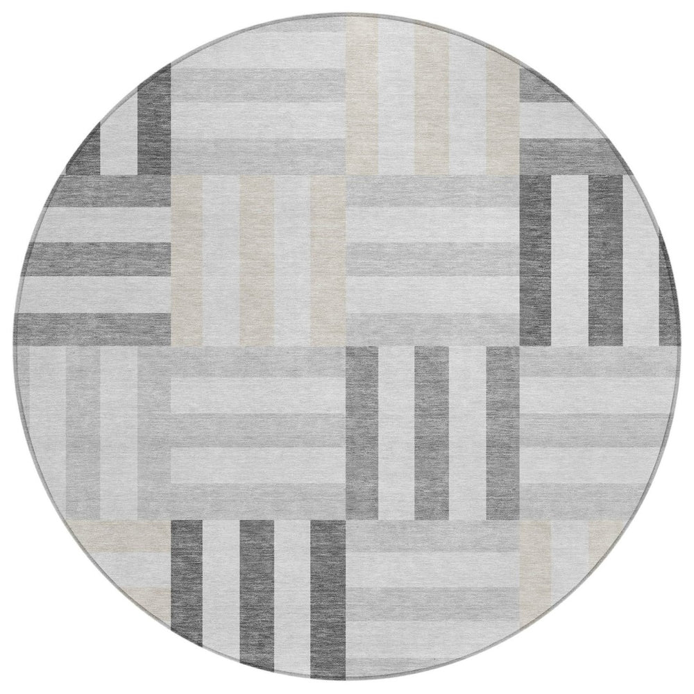 HomeRoots 8' Stylish Gray and Ivory Round Geometric Rug - Washable, Durable, Indoor/Outdoor for Modern Spaces 659762