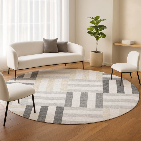 HomeRoots 8' Stylish Gray and Ivory Round Geometric Rug - Washable, Durable, Indoor/Outdoor for Modern Spaces 659762