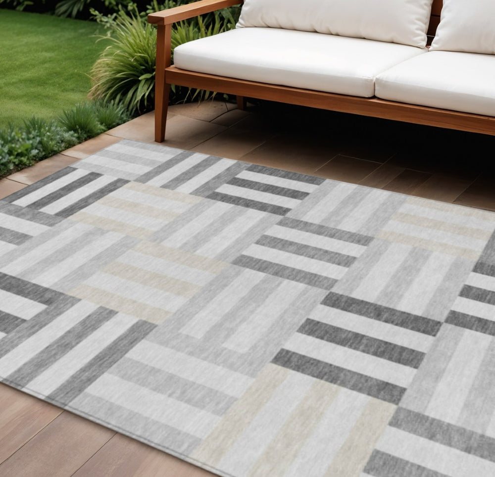 HomeRoots 10' Gray and Ivory Geometric Washable Area Rug - Modern Indoor/Outdoor Design for Stylish Spaces 659765
