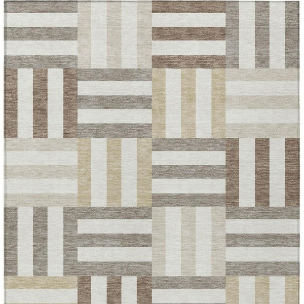 HomeRoots 5' Indoor Outdoor Area Rug - Stylish Ivory Gray Brown Geometric, Washable & Durable for High Traffic Spaces 659767