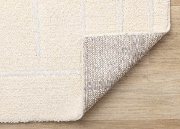 HomeRoots 5' Cream and White Striped Area Rug - Soft, Stylish, and Stain-Resistant for Modern Homes and Families 5' X 8' 660007