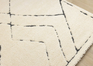 HomeRoots 5' Cream Area Rug - Soft, Durable and Stylish Designer Floor Covering for Modern Living Spaces 5' X 8' 660019
