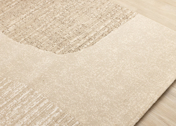HomeRoots 5' Beige and Cream Abstract Area Rug - Modern, Durable, Stain-Resistant Design for Stylish Living Spaces 5' X 8' 660063