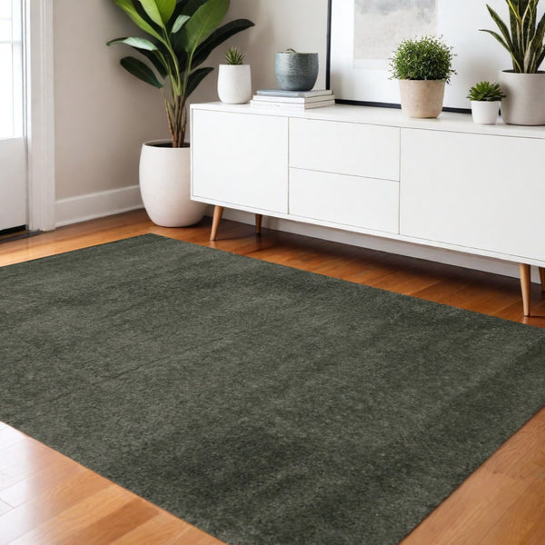 HomeRoots 4' Dark Green Area Rug - Stylish, Durable, and Stain-Resistant for High-Traffic Living Spaces 4' X 6' 660123
