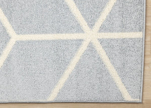 HomeRoots 5' Modern Gray and Cream Geometric Area Rug - Durable, Stain-Resistant, Perfect for High-Traffic Spaces 5' X 8' 660147